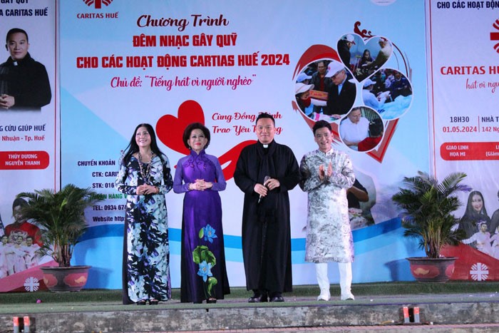 Đêm nhạc “Tiếng hát vì người nghèo”
